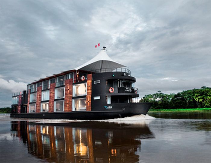 Floating Hotel on Amazon River in Peru (14 pics)