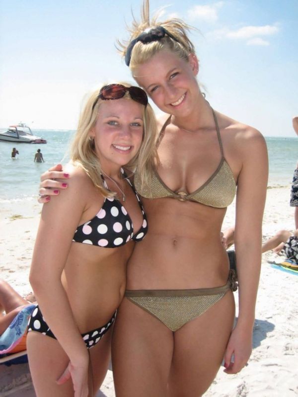 Bikini Girls (24 pics)
