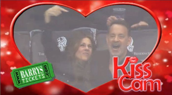 Tom Hanks And Rita Wilson Get Caught By Kiss Cam (4 pics)