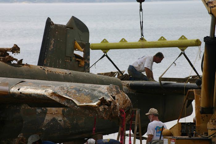 B25 Airplane Pulled Out From Lake (13 pics)