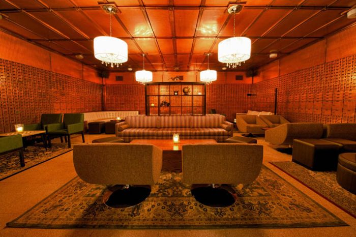 Chicago Supper Club Inside a 1920s Bank with VIP Vault Room (11 pics)