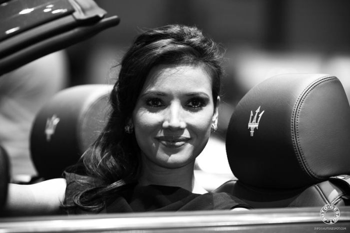 Girls of Geneva Motor Show 2012. Part 2 (68 pics)