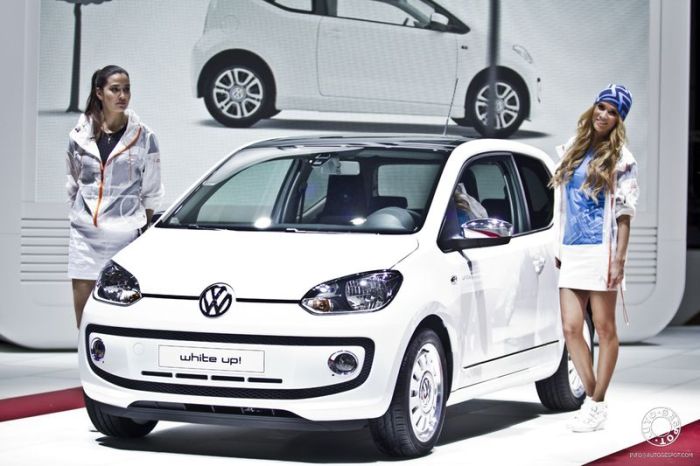 Girls of Geneva Motor Show 2012. Part 2 (68 pics)