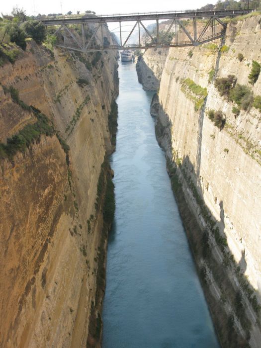 That's Tight. Corinth Canal (16 pics)
