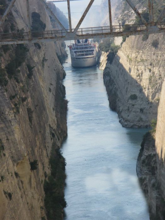 That's Tight. Corinth Canal (16 pics)