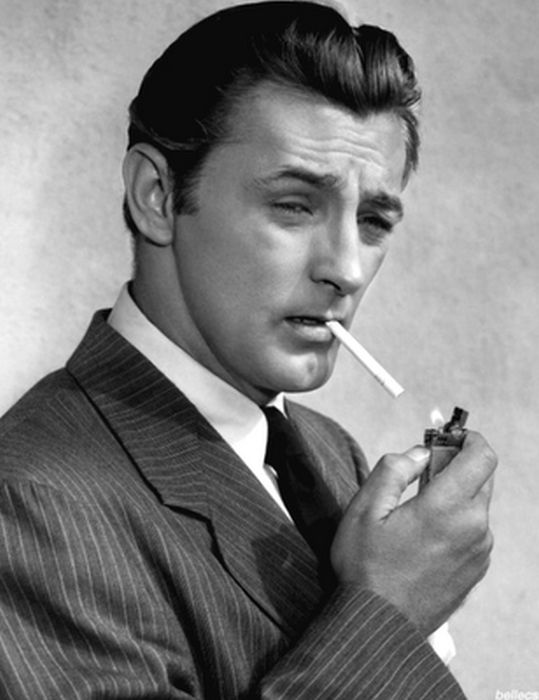 Famous People Smoking (90 pics)