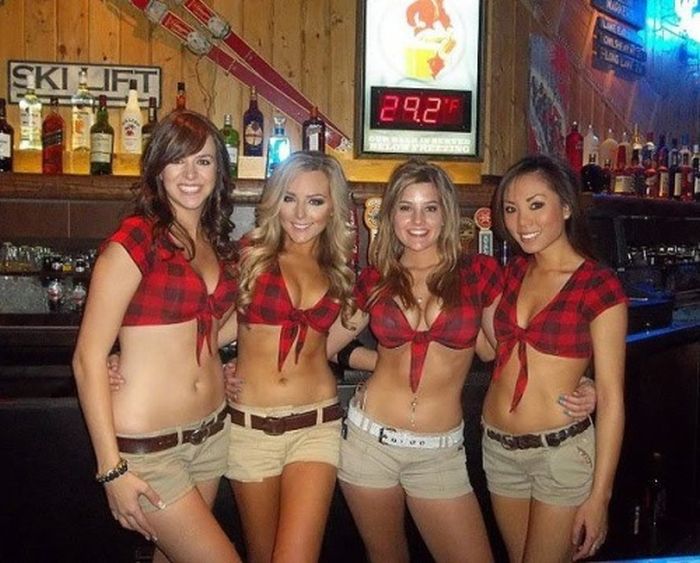 Hot girls of Twin Peaks restaurants. 