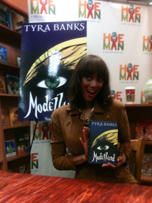 Tyra Banks Twitpics (43 pics)