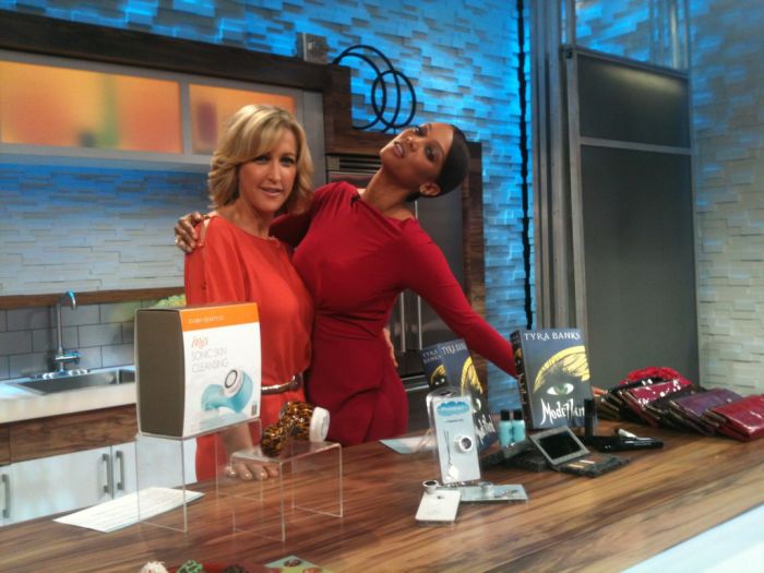 Tyra Banks Twitpics (43 pics)