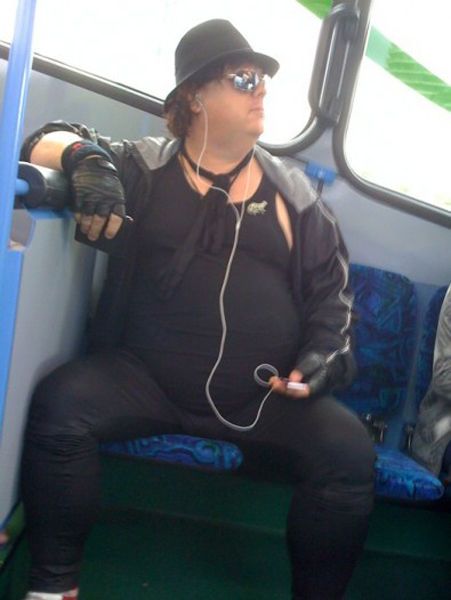 What Happens in Bus Stays in Bus (24 pics)