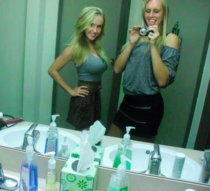 Busty Girls (34 pics)