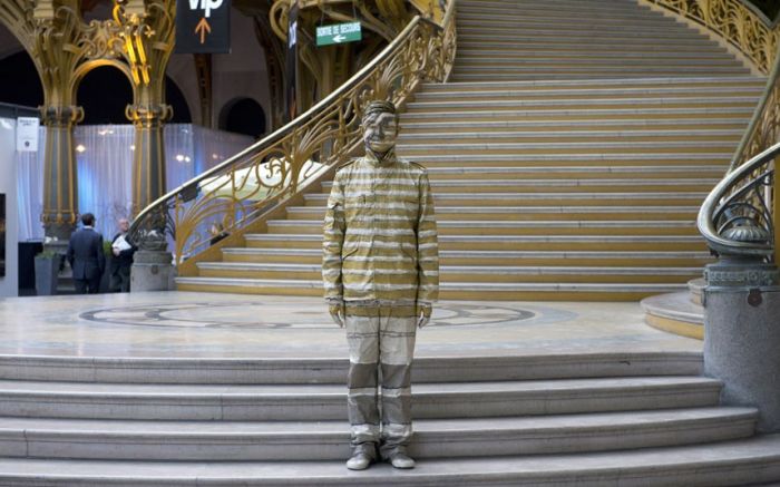 The Invisible Man Liu Bolin. Hiding in New York (18 pics)