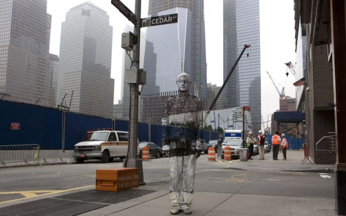 The Invisible Man Liu Bolin. Hiding in New York (18 pics)