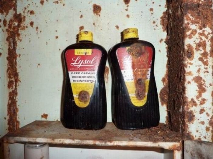 Abandoned Bomb Shelter (20 pics)