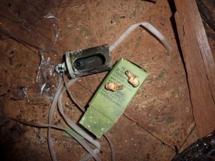 Abandoned Bomb Shelter (20 pics)