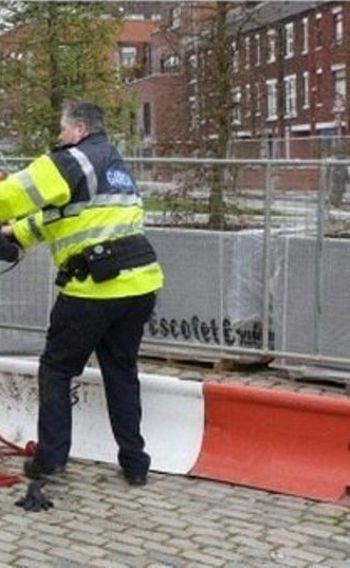 F*** The Police... Literally (2 pics)