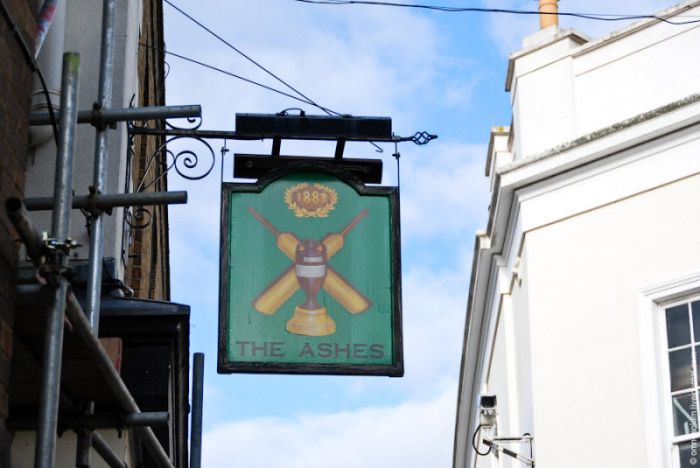 Signs of British Pubs (27 pics)