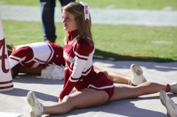 Girls Doing the Splits (98 pics)