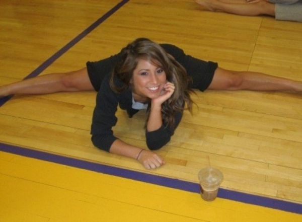 Girls Doing the Splits (98 pics)