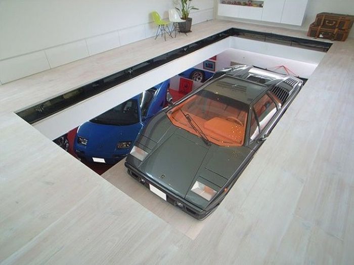 Tokyo House with Car Elevator Garage (13 pics)