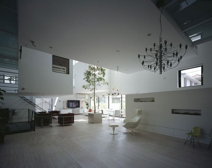 Tokyo House with Car Elevator Garage (13 pics)