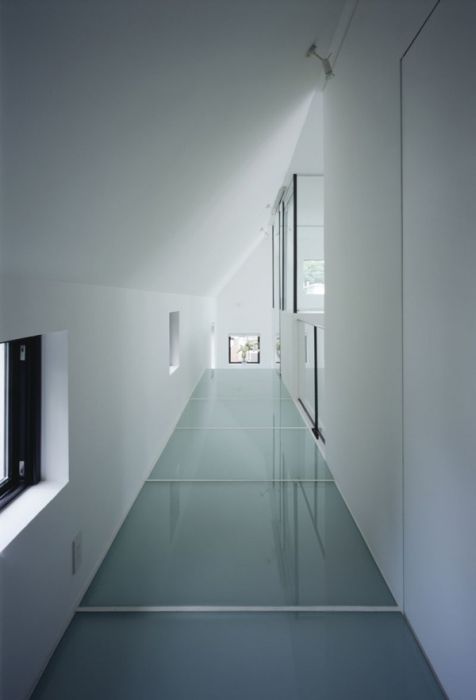 Tokyo House with Car Elevator Garage (13 pics)