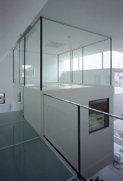 Tokyo House with Car Elevator Garage (13 pics)