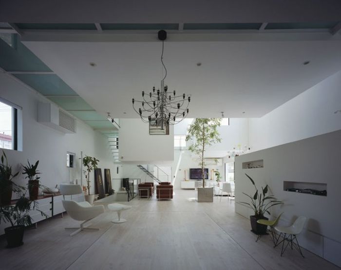 Tokyo House with Car Elevator Garage (13 pics)