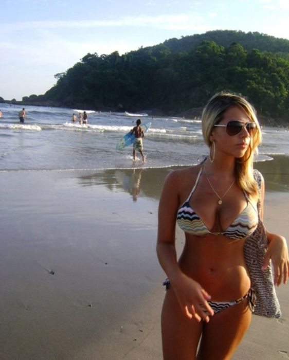 Bikini Girls (35 pics)