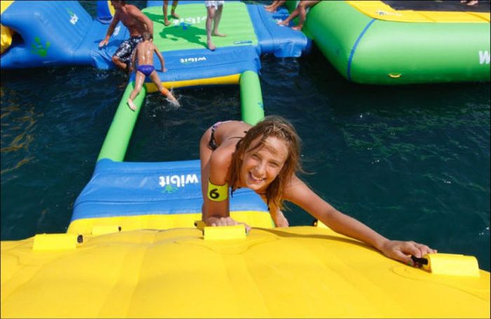 The Most Amazing Inflatable Water Parks Ever (23 pics)