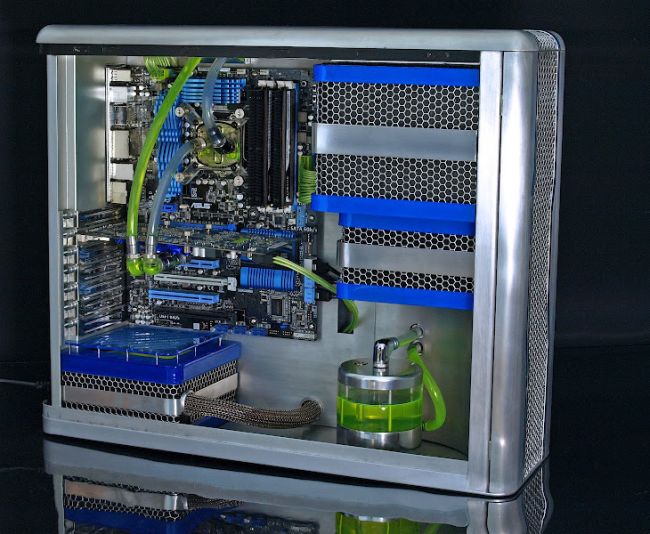 Awesome Fully Handmade PC Modding (7 pics)