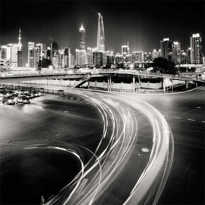 Nightscapes Of Big Cities In Black and White (20 pics)