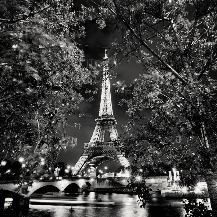 Nightscapes Of Big Cities In Black and White (20 pics)