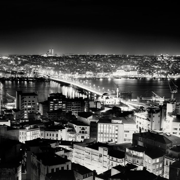 Nightscapes Of Big Cities In Black and White (20 pics)