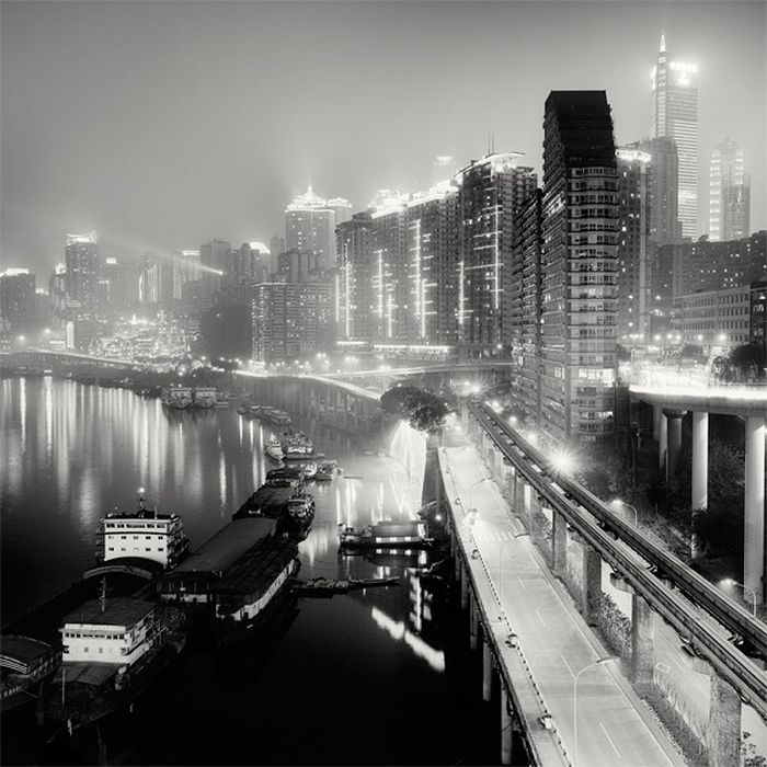 Nightscapes Of Big Cities In Black and White (20 pics)