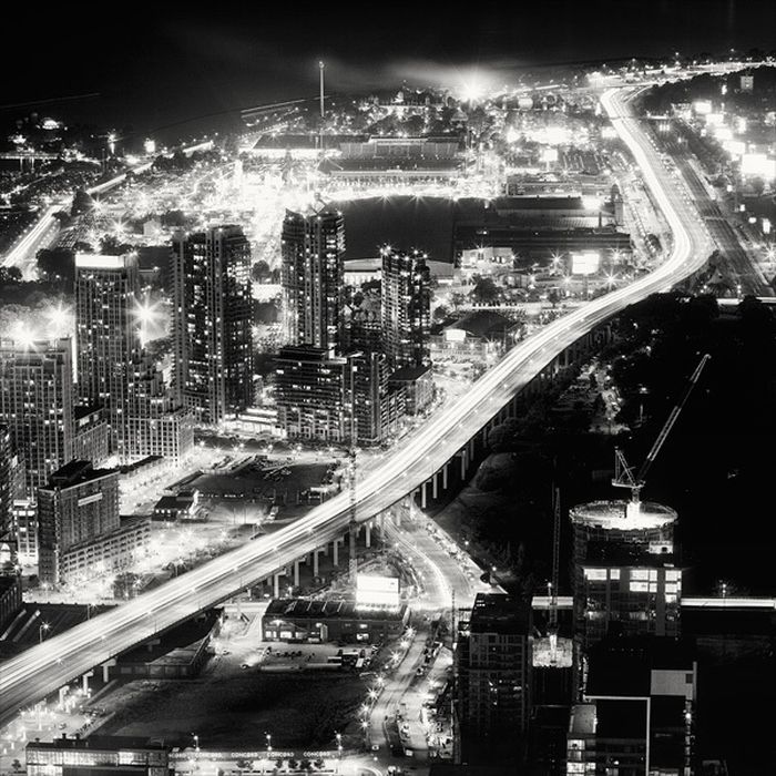 Nightscapes Of Big Cities In Black and White (20 pics)