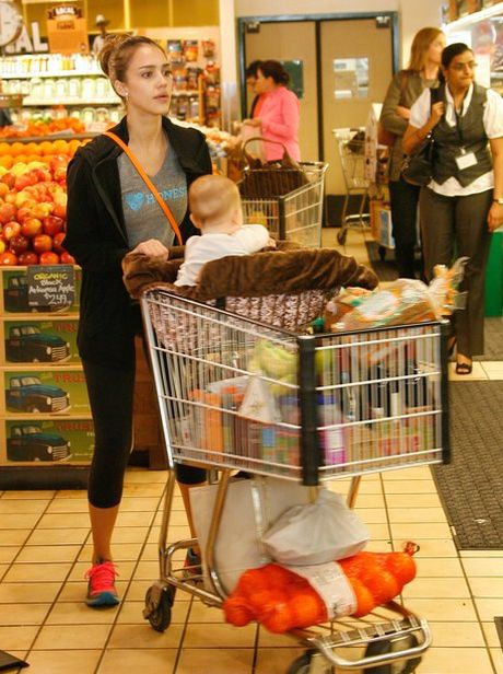 New Celebrity Mothers (18 pics) New Celebrity Mothers (18 pics)