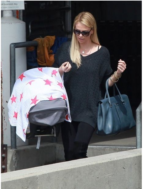New Celebrity Mothers (18 pics) New Celebrity Mothers (18 pics)