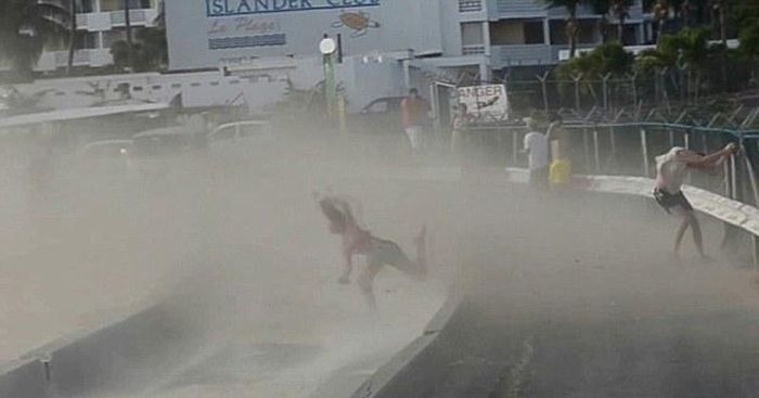 Girl Blown by a Plane on the Beach of Maho St. Maarten (6 pics + video)