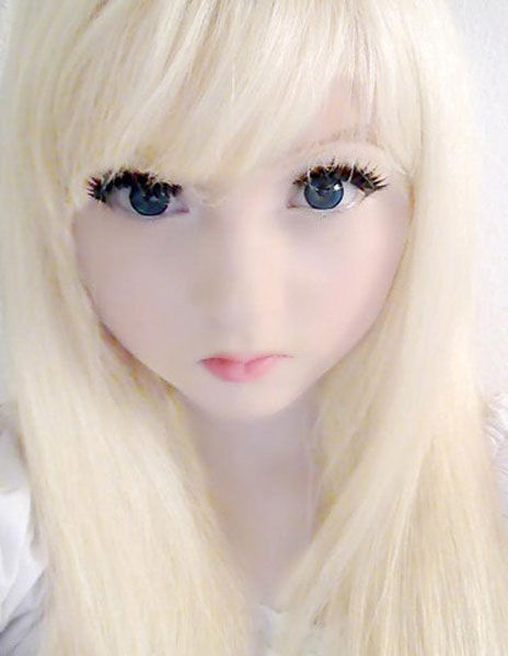 One More Living Doll (17 pics)