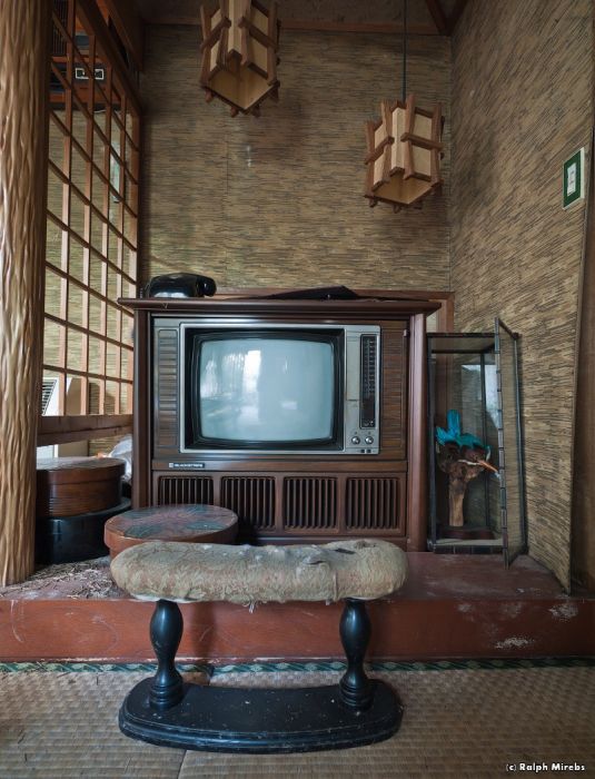 Abandoned Hotel in Japan (45 pics)