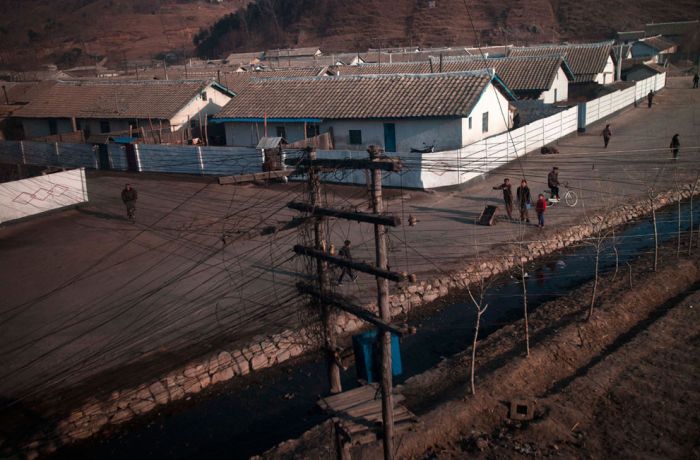 Random Pictures of North Korea (37 pics)
