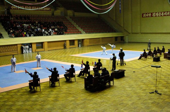 Random Pictures of North Korea (37 pics)