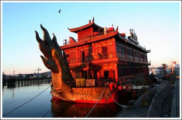Abandoned Floating Chinese Restaurant (24 pics)
