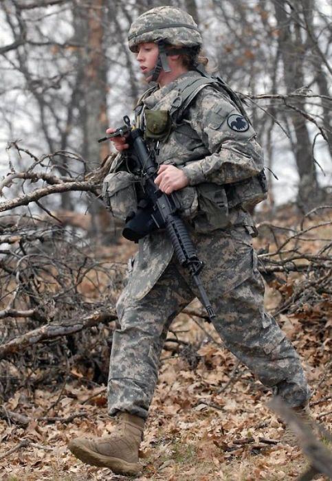 Girls in Army (20 pics)