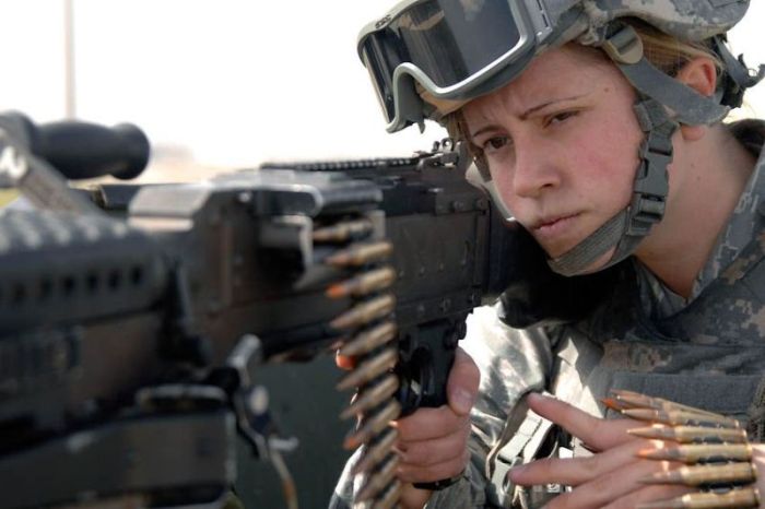 Girls in Army (20 pics)