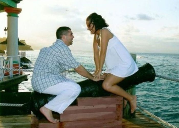 Awkward Engagement Pictures (29 pics)