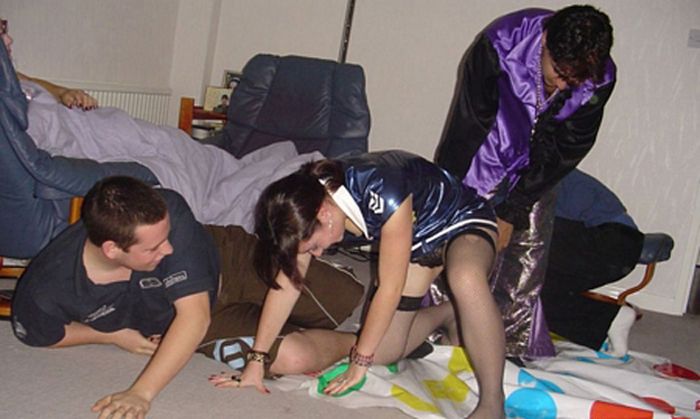 Playing Twister At Parties (14 pics)