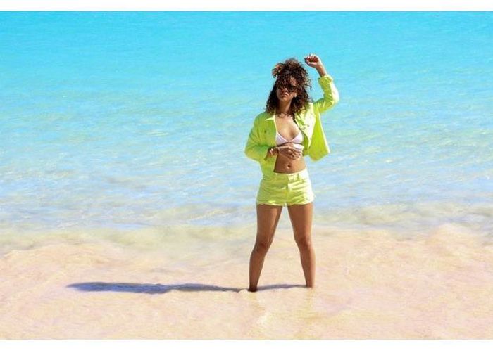 The Perfect Day With Rihanna (45 pics)