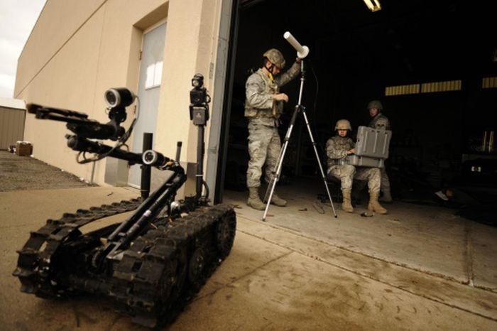 EOD robots (31 pics)
